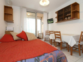 Studio fonctionnel avec loggia fermée à Balaruc-les-Bains, proche centre, parking collectif, tout équipé - FR-1-553-112